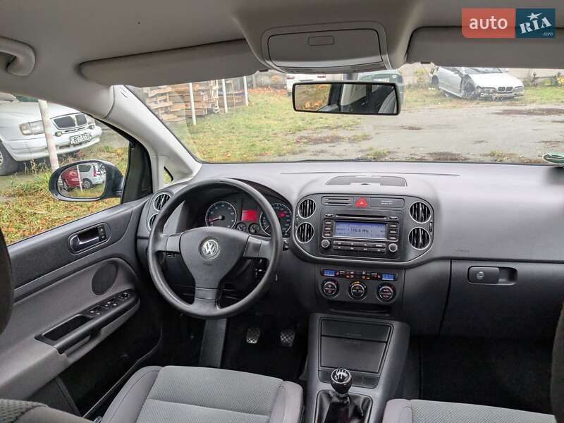 Хэтчбек Volkswagen Golf 2005 в Звягеле