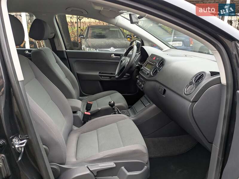 Хэтчбек Volkswagen Golf 2005 в Звягеле