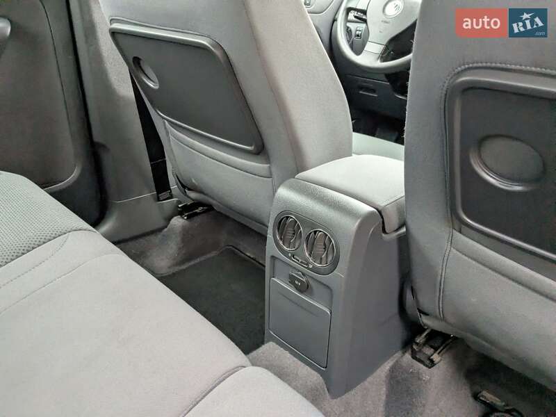 Хэтчбек Volkswagen Golf 2005 в Звягеле