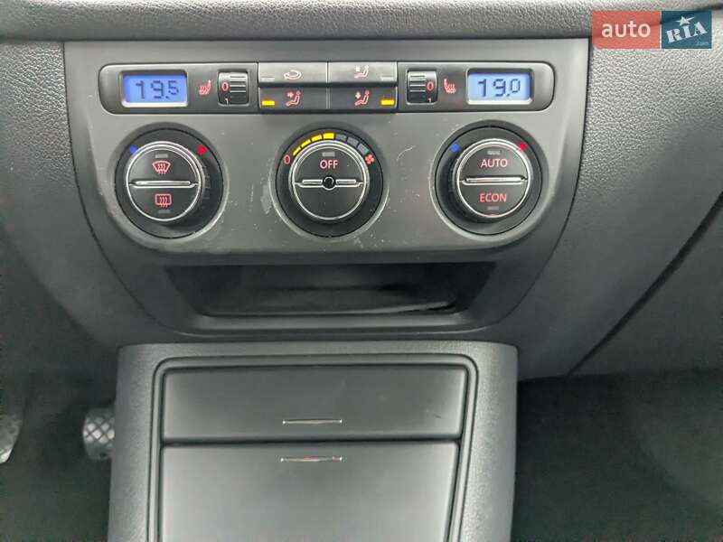 Хэтчбек Volkswagen Golf 2005 в Звягеле