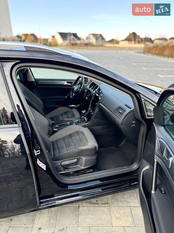 Универсал Volkswagen Golf 2017 в Луцке