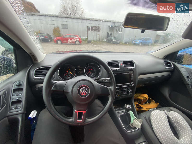 Хэтчбек Volkswagen Golf 2010 в Виннице