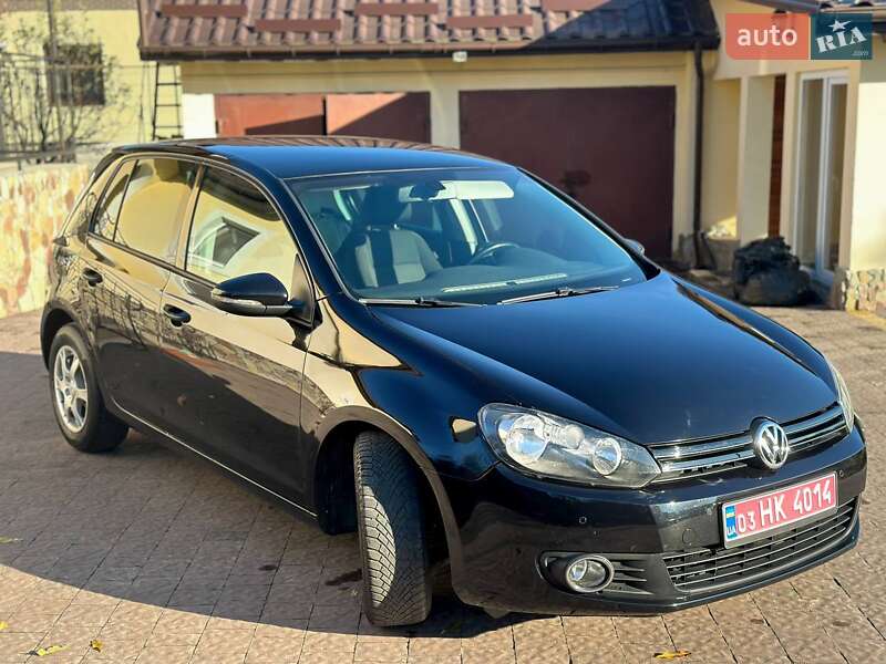 Хэтчбек Volkswagen Golf 2010 в Луцке