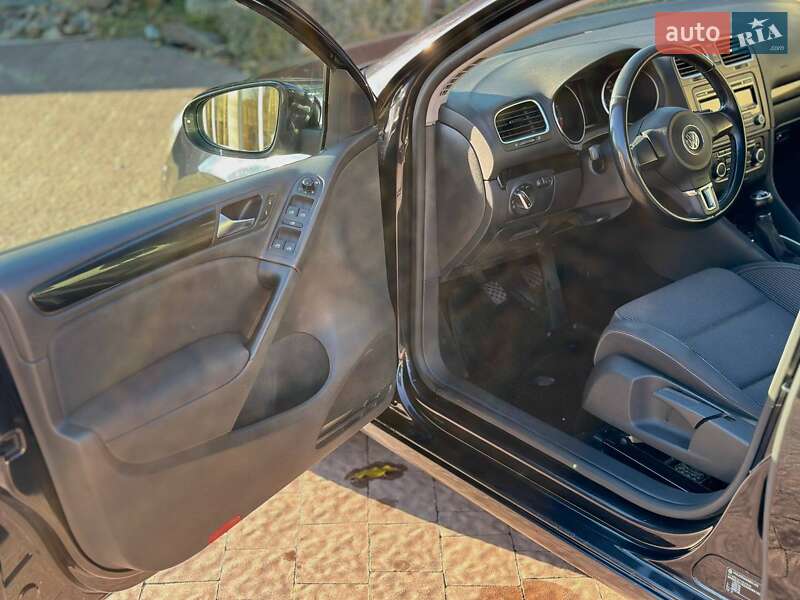Хэтчбек Volkswagen Golf 2010 в Луцке