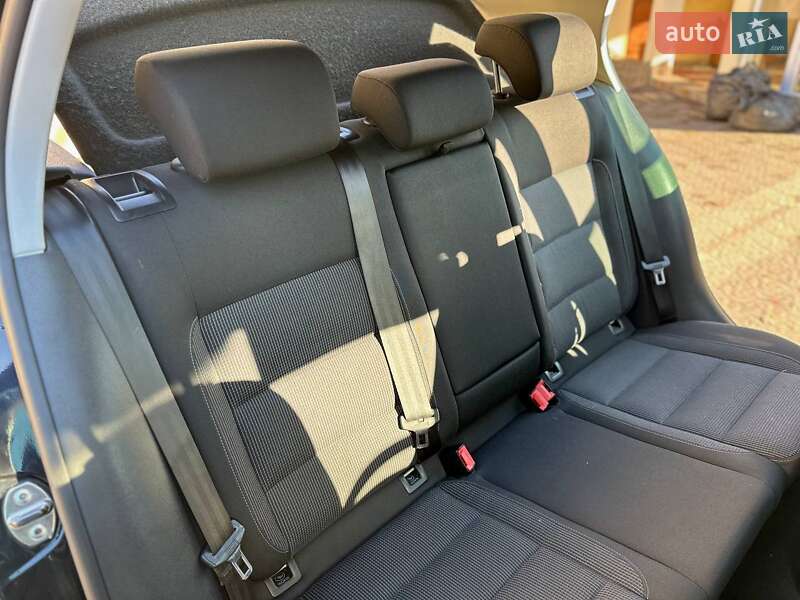 Хэтчбек Volkswagen Golf 2010 в Луцке