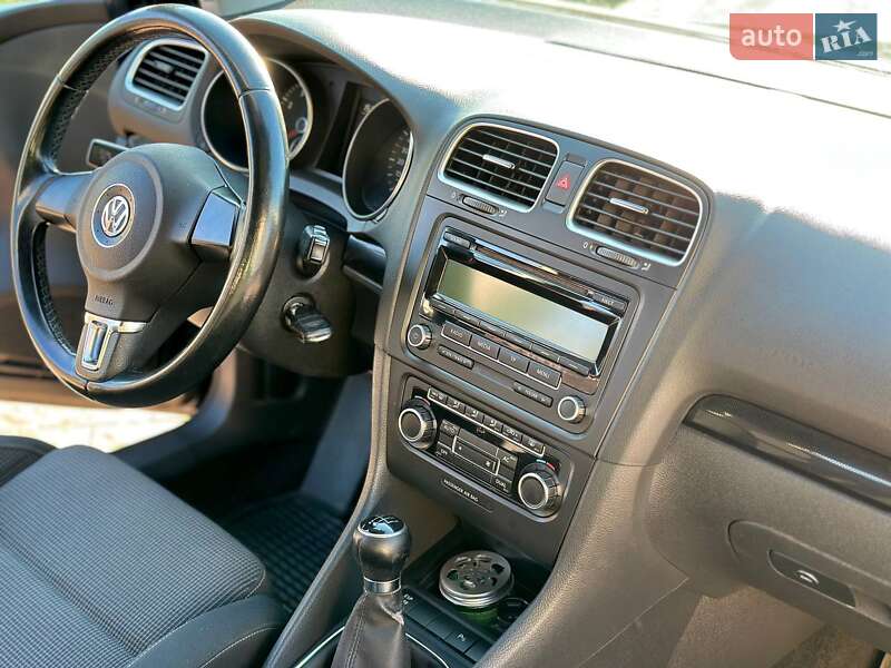 Хэтчбек Volkswagen Golf 2010 в Луцке