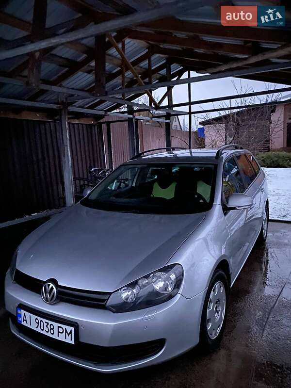 Універсал Volkswagen Golf 2011 в Києві