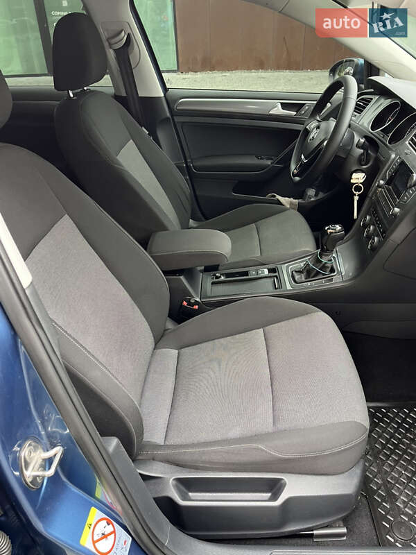 Хэтчбек Volkswagen Golf 2013 в Хмельницком