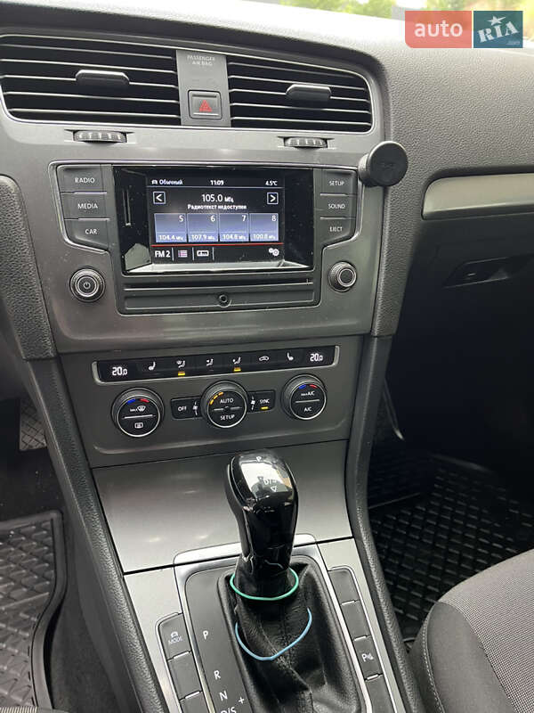 Хэтчбек Volkswagen Golf 2013 в Хмельницком