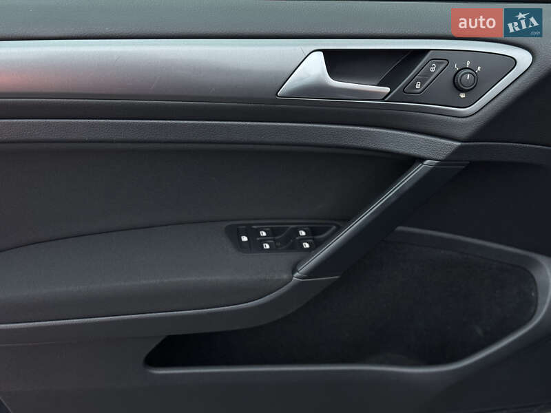 Универсал Volkswagen Golf 2013 в Киеве