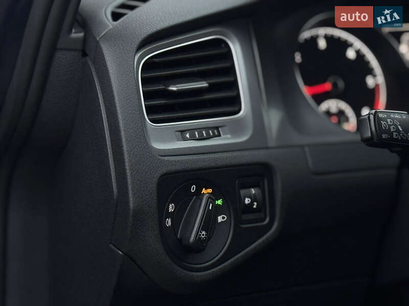 Универсал Volkswagen Golf 2013 в Киеве