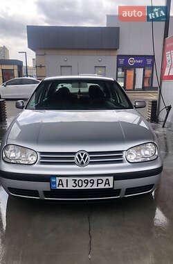 Хэтчбек Volkswagen Golf 2002 в Киеве