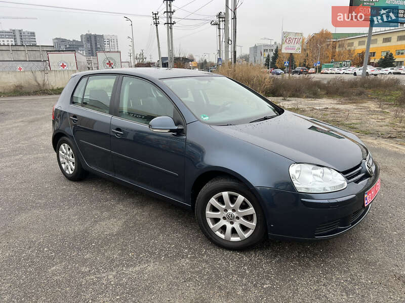 Хэтчбек Volkswagen Golf 2005 в Киеве
