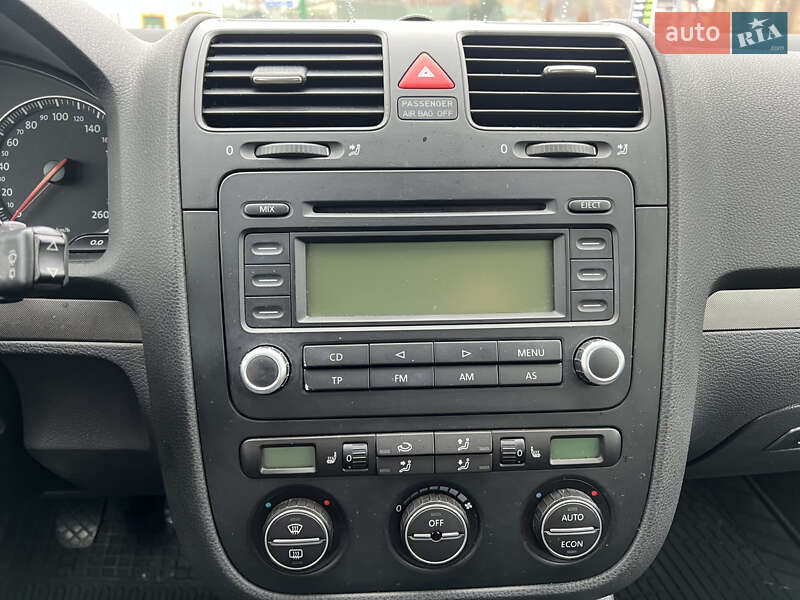 Хэтчбек Volkswagen Golf 2005 в Киеве