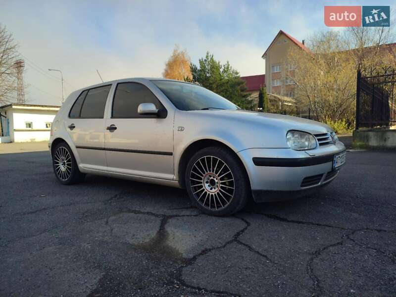 Хэтчбек Volkswagen Golf 2000 в Долине