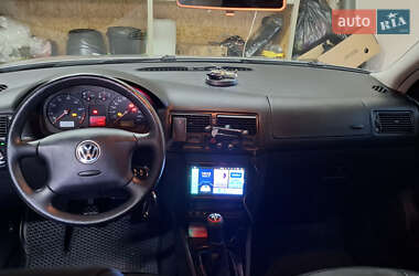 Хетчбек Volkswagen Golf 2002 в Харкові