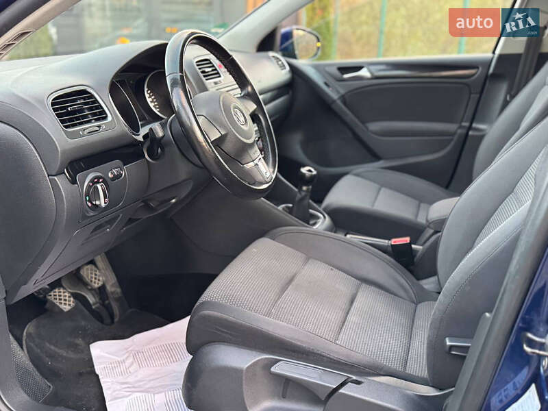 Хэтчбек Volkswagen Golf 2010 в Дрогобыче