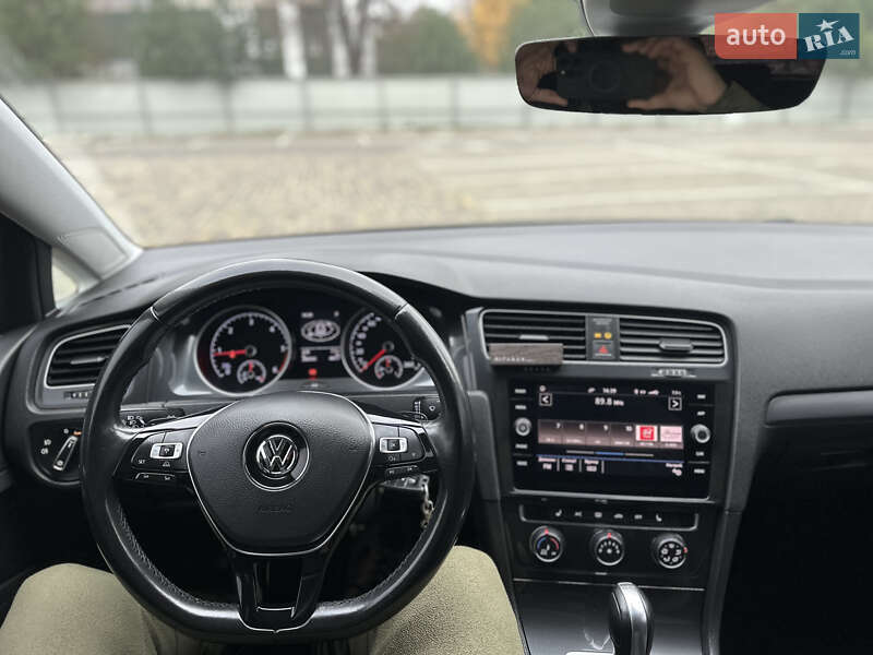 Універсал Volkswagen Golf 2017 в Луцьку