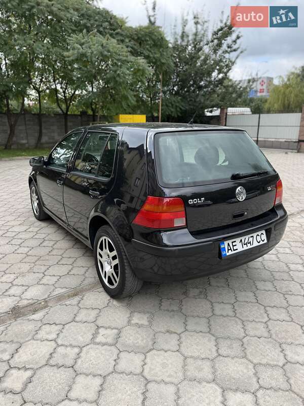 Хетчбек Volkswagen Golf 2002 в Рівному