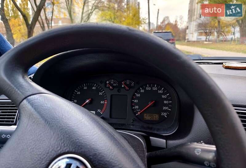 Універсал Volkswagen Golf 2000 в Харкові