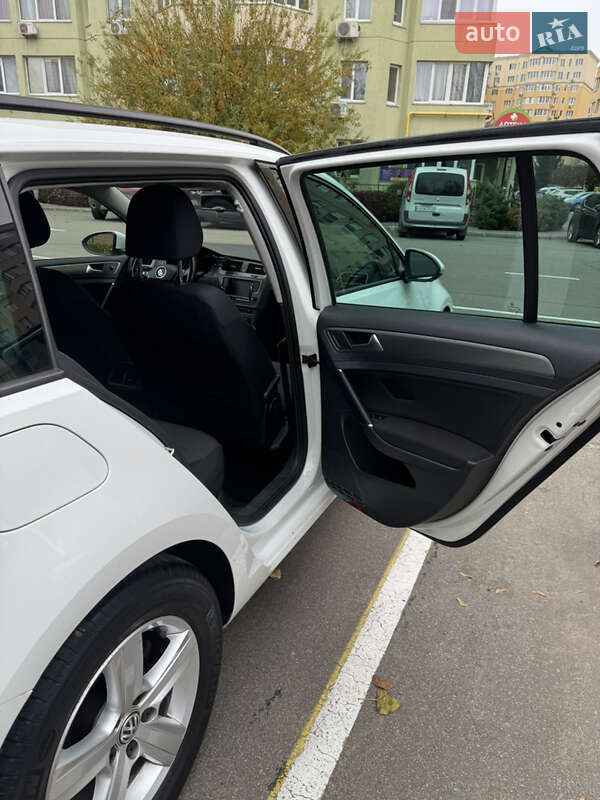 Хэтчбек Volkswagen Golf 2013 в Софиевской Борщаговке