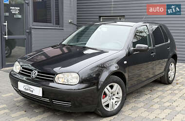 Хэтчбек Volkswagen Golf 2002 в Черновцах