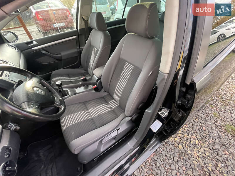 Хэтчбек Volkswagen Golf 2008 в Луцке