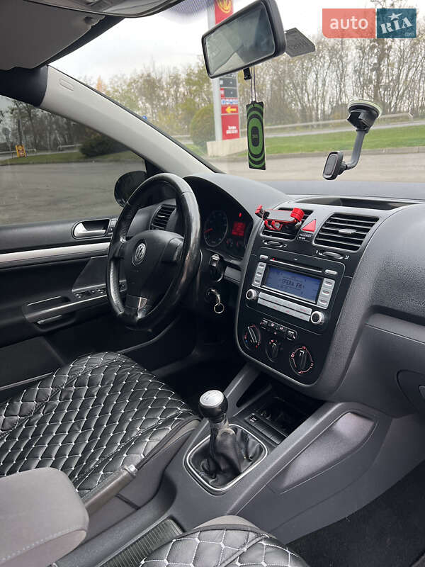 Хэтчбек Volkswagen Golf 2007 в Ровно