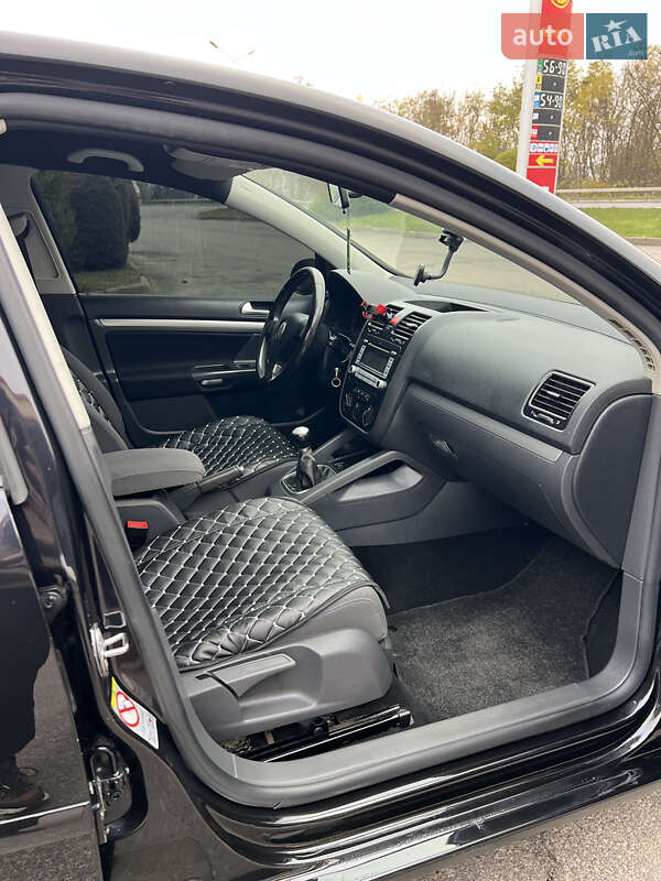 Хэтчбек Volkswagen Golf 2007 в Ровно