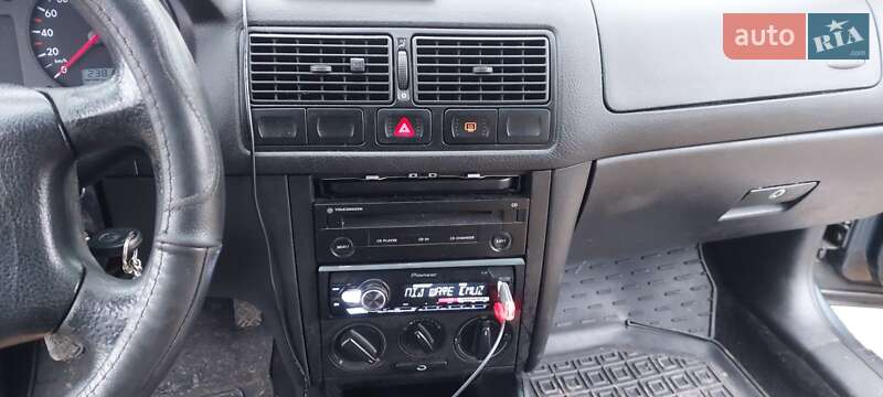 Хетчбек Volkswagen Golf 1999 в Рівному