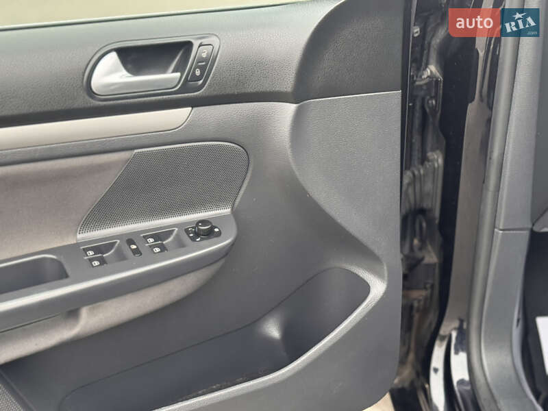 Універсал Volkswagen Golf 2008 в Запоріжжі фото 34 Універсал Volkswagen Golf 2008 в Запоріжжі