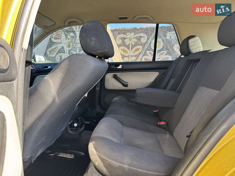 Хэтчбек Volkswagen Golf 1998 в Стрые