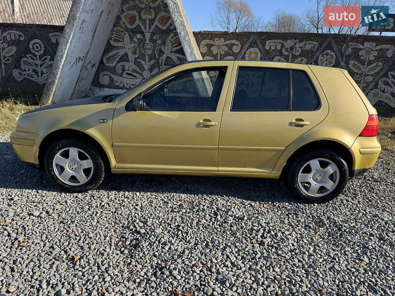 Хэтчбек Volkswagen Golf 1998 в Стрые