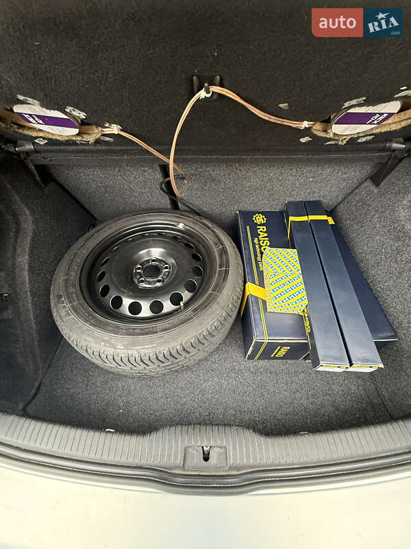 Хэтчбек Volkswagen Golf 2000 в Богодухове