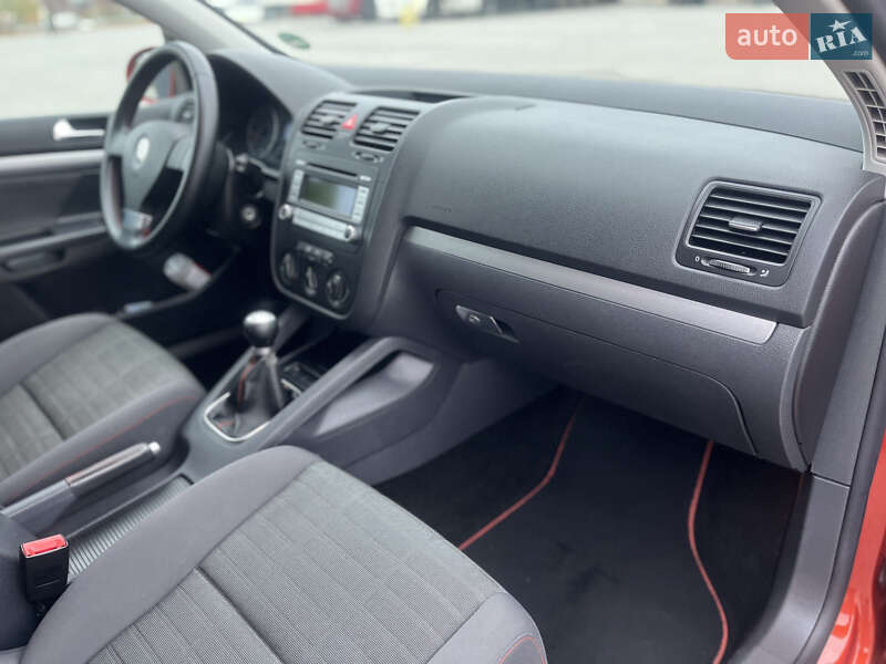 Хетчбек Volkswagen Golf 2007 в Черкасах