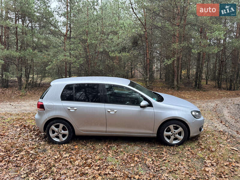 Хетчбек Volkswagen Golf 2009 в Рівному