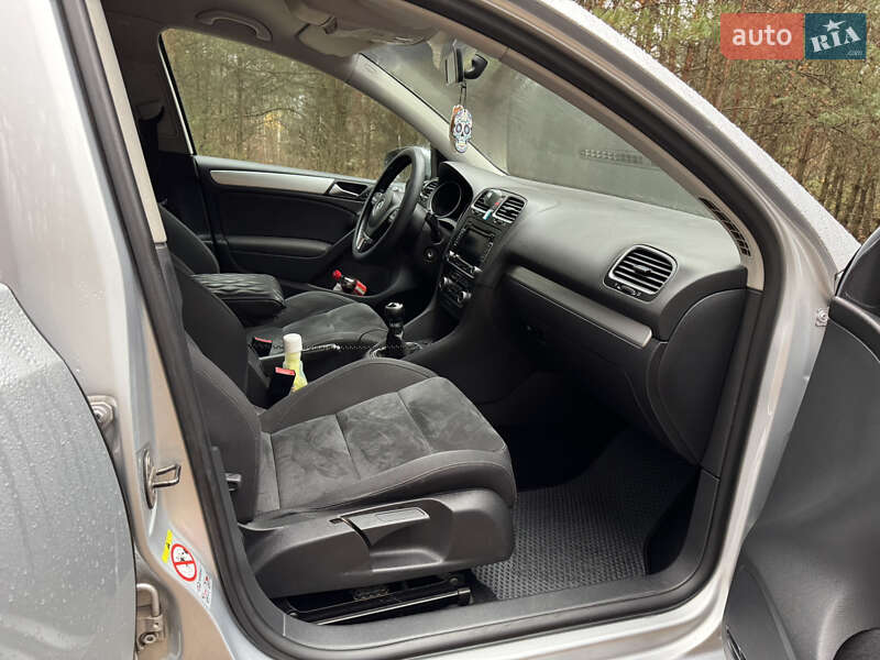 Хетчбек Volkswagen Golf 2009 в Рівному