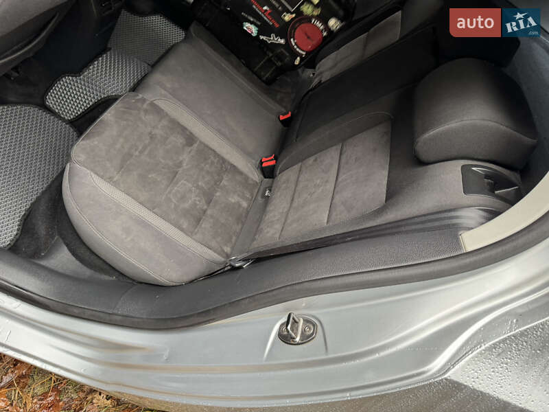 Хетчбек Volkswagen Golf 2009 в Рівному