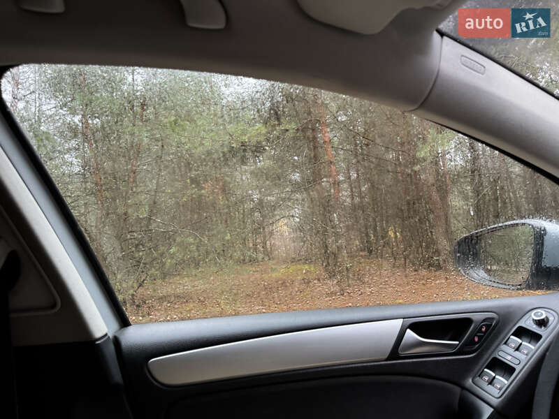 Хетчбек Volkswagen Golf 2009 в Рівному