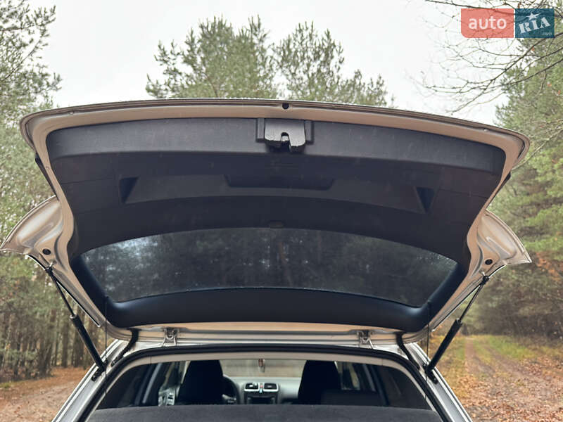 Хетчбек Volkswagen Golf 2009 в Рівному