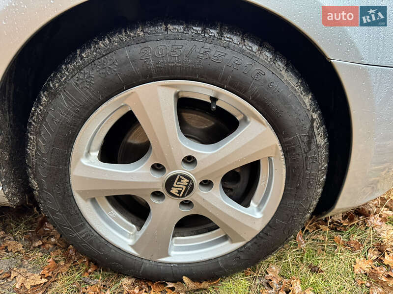 Хетчбек Volkswagen Golf 2009 в Рівному