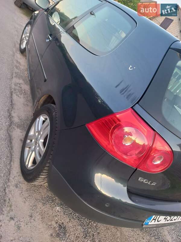 Хэтчбек Volkswagen Golf 2006 в Владимире