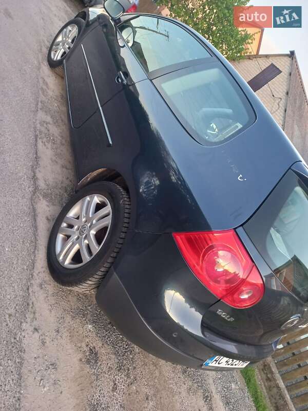 Хэтчбек Volkswagen Golf 2006 в Владимире