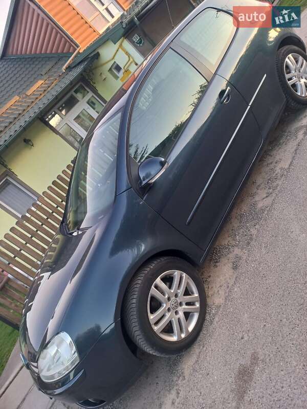 Хэтчбек Volkswagen Golf 2006 в Владимире