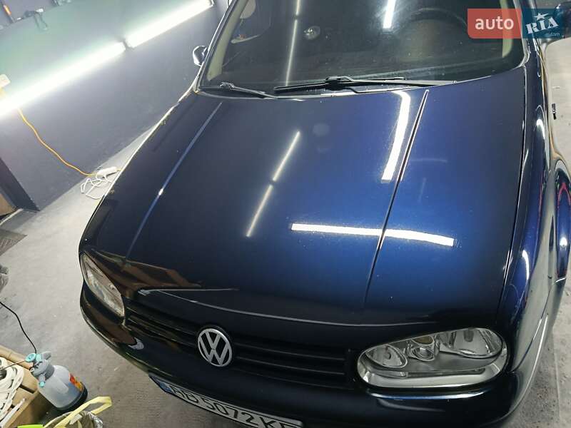 Хетчбек Volkswagen Golf 2001 в Золочеві