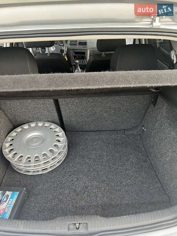 Хетчбек Volkswagen Golf 2002 в Кропивницькому