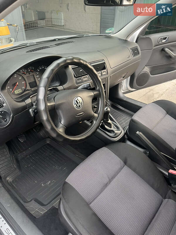 Хетчбек Volkswagen Golf 2002 в Кропивницькому