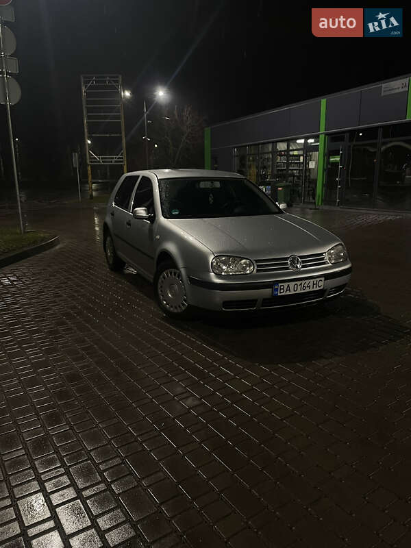 Хетчбек Volkswagen Golf 2002 в Кропивницькому