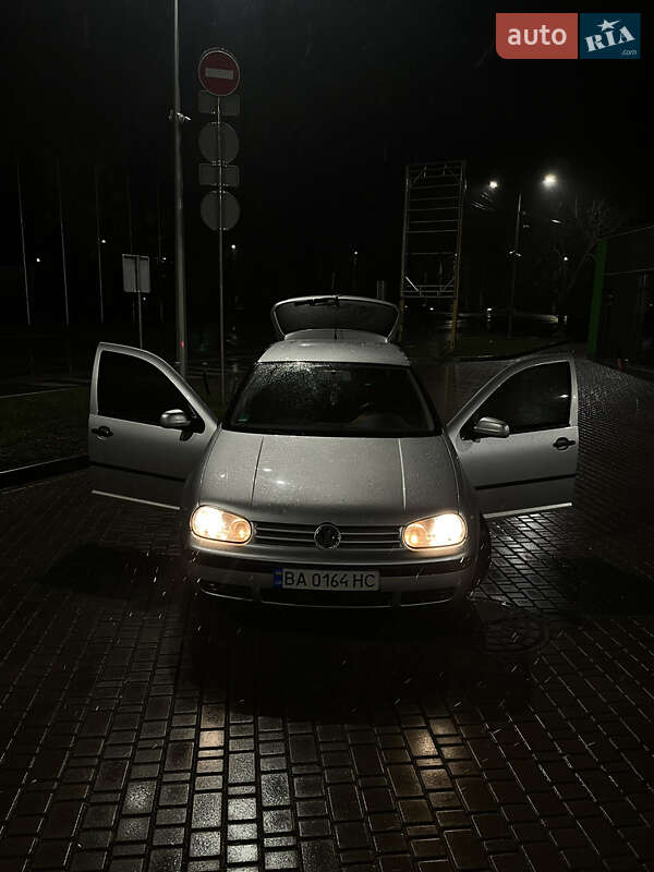 Хетчбек Volkswagen Golf 2002 в Кропивницькому