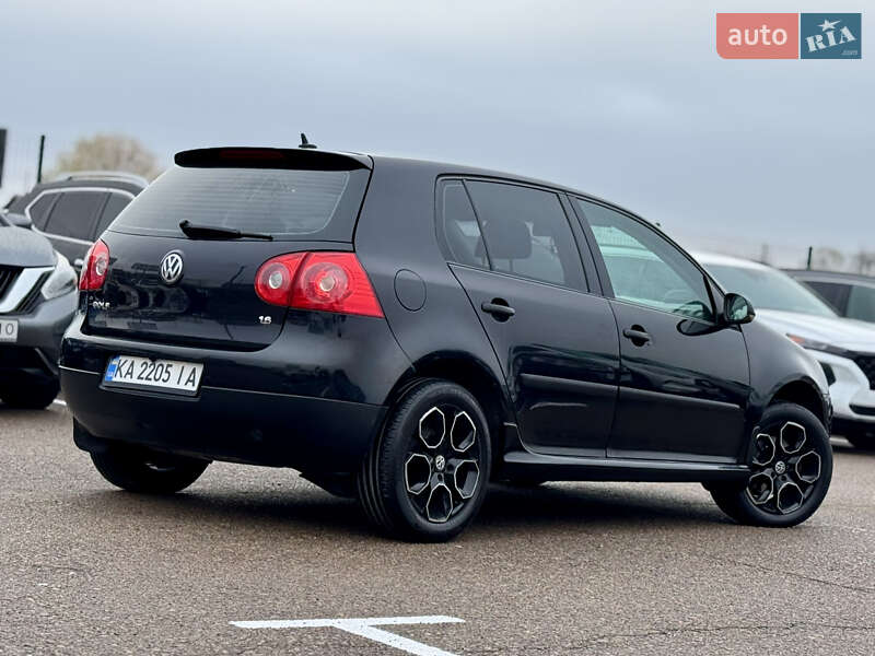 Хэтчбек Volkswagen Golf 2006 в Киеве